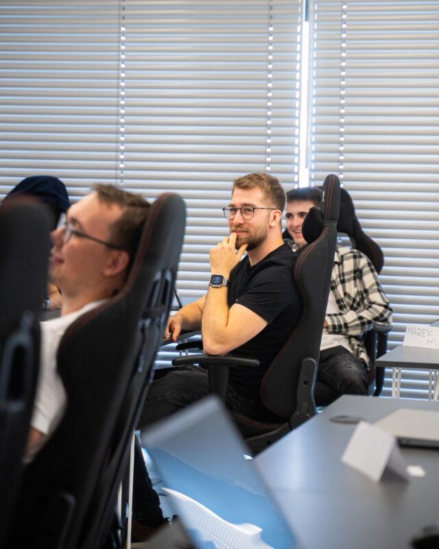 Jedynym ograniczeniem jest to, które sobie sam narzucisz. Pokonaj je razem z nami. Czy chcesz opanować świat forexu?

Nasze kursy i mentoring mogą Ci w tym pomóc. Zacznij od naszego darmowego kursu - wszystko znajdziesz pod linkiem w bio. 🔥
